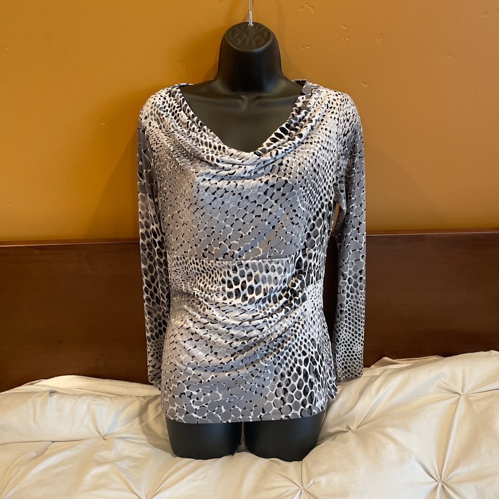 Women’s Chaus long sleeve blouse size small